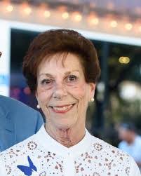 Peggy Katz's Instagram, Twitter & Facebook