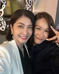 I have never been in any project with her, thus, did not have a chance to  know her better. Met her at an event, she was glowing! @yahuiyh #huangbiren  #黄碧仁