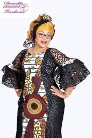 Dans les jupes de corps, la jupe a un ajustement fin selon le corps d`une fois; Robe Noire African Fashion Latest African Fashion Dresses African Design Dresses