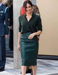 Jupes longues, courtes, fourreau, en cuir ou en jean. Meghan Markle Chic Et Sexy Dans Sa Jupe Crayon En Cuir Et Son Chemisier Other Stories Elle