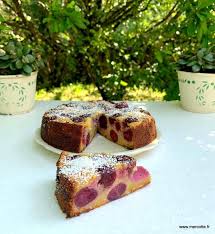 Clafoutis Aux Cerises Tout Simplement En 2020 Clafoutis Aux Cerises Clafoutis Aux Fraises Fraise Au Chocolat