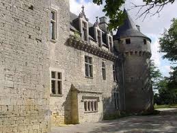 The airport offers flights within france. Burg Schloss Chateau Zwischen Bordeaux Und Clermont Ferrand Frankreich Verkauf Mittelalterliche Burg Bei Bordeaux Frankreich Renoviert