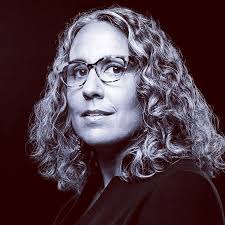 Safiri Celebrates Black History Month 2021 ✊🏾✊🏿✊🏾 Computer scientist  Lisa Gelobter is credited with developing the animation software in 1995  that is used to create web animation GIFs, video