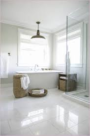 La taille des plaques se veut notamment plus grande, limitant les jointures pour un résultat plus épuré. Idee Carrelage 7 Inspirations Pour Salle De Bain Blog Ideobain
