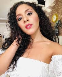 Juliet Gibson's Instagram, Twitter & Facebook