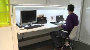 Bei begrenzter wohnfläche muss oft nach praktischen lösungen gesucht werden, die platzsparend sind und mit denen dennoch alle nötigen möbelstücke untergebracht werden können. Hafele Mit Tavoletto In Sekunden Vom Schreibtisch Zum Bett Youtube