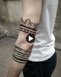 40 Small Tattoo Designs For Men With Deep Meaning 40 Kleine Tattoo Ontwerpen Voor Mannen Met In 2020 Arm Tattoos For Guys Tattoo Designs Men Cool Tattoos For Guys