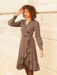 This is one of my favorites, an unbelievably soft satin, different than any i've worked with. Robe Portefeuille Noire Patricia Taille L