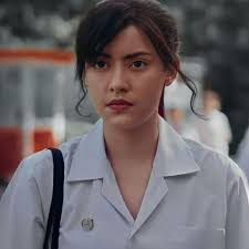 Bruce wayne ain't even a Billionaire anymore, they've grounded Bruce but  amped tf out of batman. 🤣