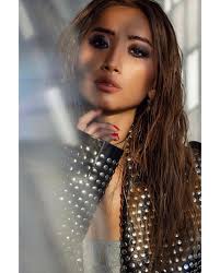 This time last year... who did I think I was?!? Wearing makeup, tight pants  AND heels?!? Whoa. I'm tired just thinking about it.