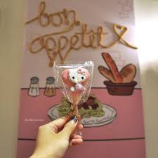 These hello kitty macarons come in a very adorable little box with a transparent bow on top. Food Malaysia