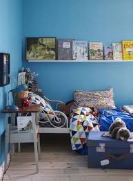 Ikea Deutschland Bucher Griffbereit Fur Die Gute Nacht Geschichte Uber Dem Minnen Bett Http Www Ikea C Mehrbettzimmer Kinder Jungszimmer Baby Jungenzimmer