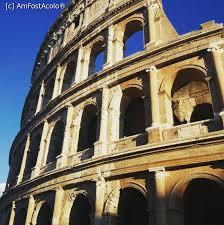 E musai sa cumpar inghetata de la magazinul din coltul dinspre biserica din fata fontanei di trevi. Un City Break La Roma Impresii DescoperÄƒ Roma Roma Amfostacolo