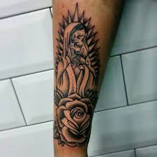 Los tatuajes de santa muerte llevan implícitos en sí mismos la fatalidad, dada las características de su imagen; Tatuajes De La Santa Muerte Las Mejores Ideas Para Agradecerle