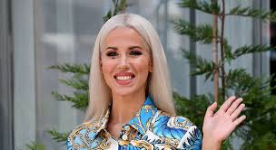 Baby k is an italian singer, rapper and songwriter born in singapore, 5 february 1983 and raised in london before moving to rome. Baby K E Allarme Revenge Porn La Scuola Ne Parli Teen Ansa It