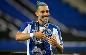 Manchester united transfer news might be a bit thin on the ground at the moment, so the daily express has found a solution: Mjxlo1t9pkebdm