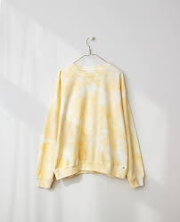 We all have those clothes that we just can't throw away right? Tie Dye Sweatshirt Yellow
