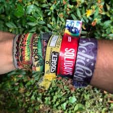 On Vous Le Dit Une Derniere Fois Retirez Ces Putains De Bracelets De Festivals