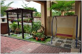 Desain Taman Depan Rumah Alami Dengan Kerikil Metro Properti