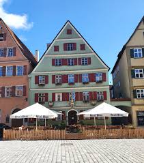 Das altdeutsche restaurant im hotel deutsches haus ist ein ort des genusses und der entspannung in einem der schönsten fachwerkbauten deutschlands. Goldner Hirsch Gasthof Goldner Hirsch Dinkelsbuhl
