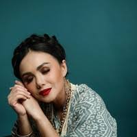 She was born as wahyu setyaning budi in batu, east java on 3 june 1972. Yuni Shara Quora
