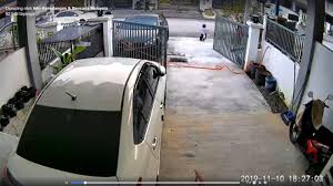 Makanya kalau beli mobil itu beli parkirannya juga, kata perekam video. Viral Video Bocah 2 Tahun Tergilas Mobil Saat Bersepeda Sang Ayah Sedang Cuci Mobil Di Depan Rumah Halaman All Tribunnews Com Mobile