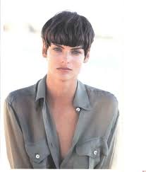 Linda Evangelista For Aspesi By Peter Lindbergh 90sfashion Vintage 90s 90svintage Vintageinspiration Styl Linda Evangelista Hair Clips Short Hair Styles
