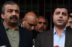 Eski hdp eş genel başkanı selahattin demirtaş'a 2911 sayılı kanuna muhalefet etme gerekçesiyle yargılandığı davada 1 yıl 3 ay hapis cezası verildi. Selahattin Demirtas Ve Sureyya Onder E Hapis Cezasi Bianet