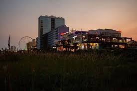 Take Dinner On The Beach To A New Level Banditosontheblvd Wednesdaynight Myrtlebeach Vi Myrtle Beach Restaurants Visit Myrtle Beach Beach Meals