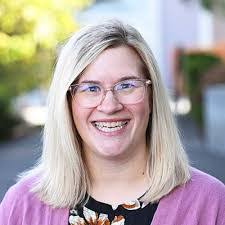 Amanda Salisbury's Instagram, Twitter & Facebook