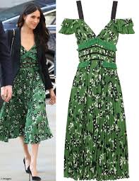 Black And White Self Portrait Dress The Green Black And White Cold Shoulder Style Dress Is Made From Floral Print Crepe It S Trimmed With Plisse Self Portrait Dress Meghan Markle Dress Dresses
