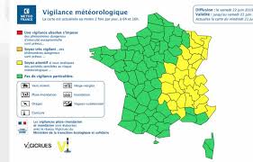 Dans les départements en vigilance orange, les prévisionnistes s'attendent à des orages souvent forts, accompagnés de grêle, de fortes rafales de vent jusqu'à 90 à 100 km/h ainsi que de fortes pluies en peu de temps. Alerte Orange Levee Dans 5 Departements Du Rhone Alpes