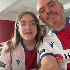 Hi I was wondering if it's possible to watch previous pod casts that Des  does