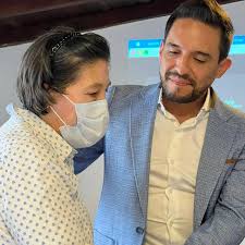 Por la capacidad que tienes de dar todo por tus hijxs, porque nos enseñaste  que la gratitud es una de las virtudes más importantes. Nos has dado  demasiado y más de lo