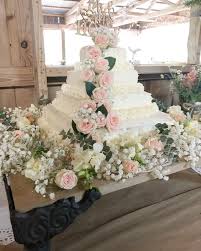 Getting your wedding flowers from costco is a huge way to save loads of money on your wedding. Couple Create Incredible Diy Wedding Cake For Just 40 Using Costco Traybakes Mirror Online