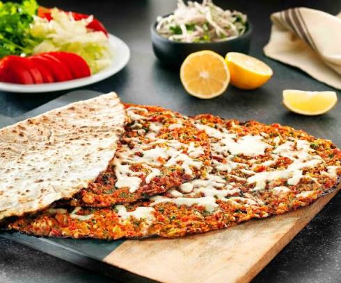 Lahmacun with cheese
