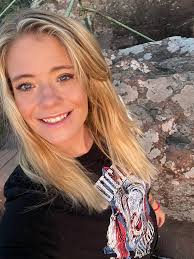 SENDING PICSS TO EVERYONE WHO LIKES THIS POST (I will actually do it but be  patient 😽)