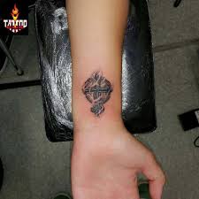 Small designs of cross tattoo have a way of reflecting beautifully on the skin. Top 69 Best Small Cross Tattoo Ideas 2021 Inspiration Guide