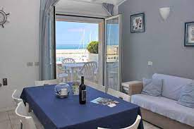 Appartamento vista mare 5 posti letto arredato posto a 50 metri dal lungomare di viareggio in zona di assoluto pregio. Case Vacanze In Toscana 683