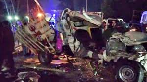 बिहार में भीषण सड़क हादसा, बस और पिकअप की टक्कर में 10 की मौत, 30 घायल -  bihar katihar road accident bus pickup collision nh31 lclnt - AajTak