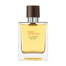 Le flacon d'un jaune éclatant contient un mélange enivrant qui rappelle les parfums du jardin de monsieur li. Terre D Hermes Eau Intense Vetiver Eau De Parfum Hermes Sephora