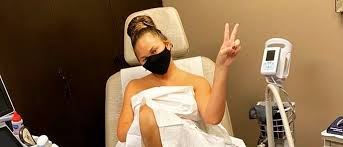 Hi, am montag war ich beim frauenarzt, ich mußte zum ersten mal auf diesen komischen stuhl. Chrissy Teigen Posiert Halbnackt Auf Dem Frauenarzt Stuhl Promiflash De