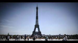 Grosse attraction de ce mondial de l'automobile de paris édition 2016 sur le stand renault : Paris Un Avion De Chasse Franchit Le Mur Du Son Et Enflamme La Toile Youtube