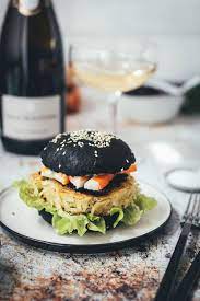 Franzosischer Rosti Burger Im Schwarzen Brioche Burger Bun Rezept Rosti Burger Essen