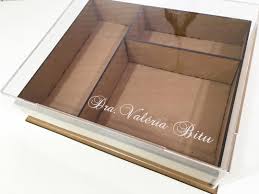 Caixa De Acrilico Para Convite De Casamento Caixa Personalizada Em Mdf Cru Com Tampa Sobreposta De Acrilico Cristal Amocaririlaser Cortealaser Caixas Personalizadas Caixa De Acrilico Caixa Padrinhos