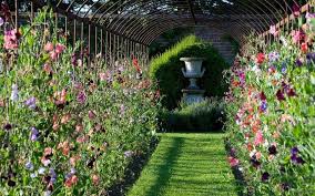 Alan Titchmarsh S Pick Of The Best British Gardens British Garden Garden Inspiration Amazing Gardens