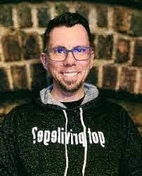 Dennis Radloff's Instagram, Twitter & Facebook