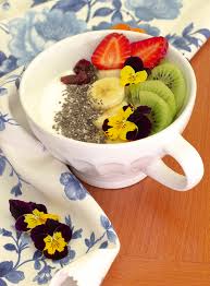 I benefici di una colazione con la frutta. Frutta E Yogurt Anti Stipsi Stichezza Salute E Bellezza In Cucina