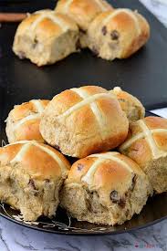 Hot Cross Buns Soft Fluffy Spiced Bun Recipe In 2020 Hot Cross Buns Cross Buns Sweet Buns