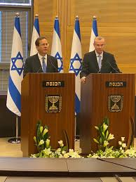 הרצוג פוקס נאמן, משרד עורכי הדין המוביל בישראל, זכה למעמדו היוקרתי בעולם המשפט הישראלי מייסדי המשרד, נשיא המדינה לשעבר חיים הרצוג המנוח, מיכאל פוקס המנוח ודר יעקב נאמן המנוח, אשר כיהן בעבר כשר המשפטים. Cppqjyoi48lqdm